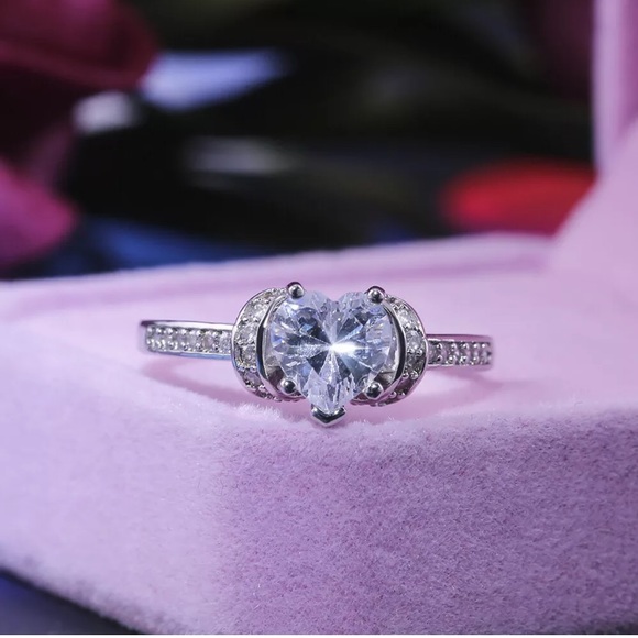 NEW 925 Heart Ring Size 8 - Picture 1 of 6